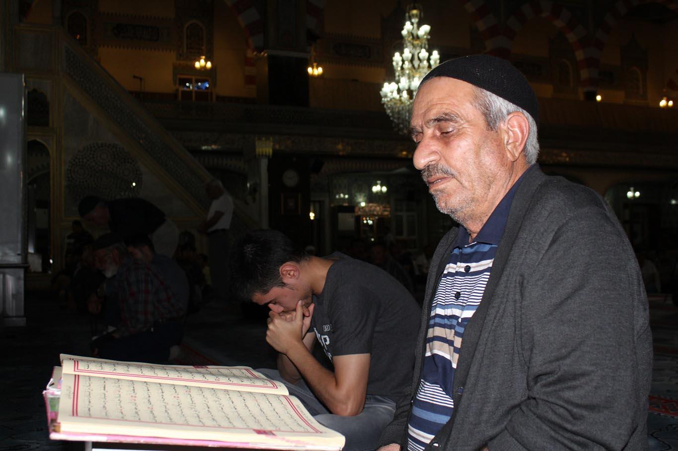 Elazığ'da Kadir Gecesi ihya edildi Elazığ'da Kadir Gecesi ihya edildi